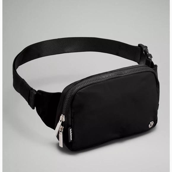lululemon athletica Handbags - Lululemon large belt bag black